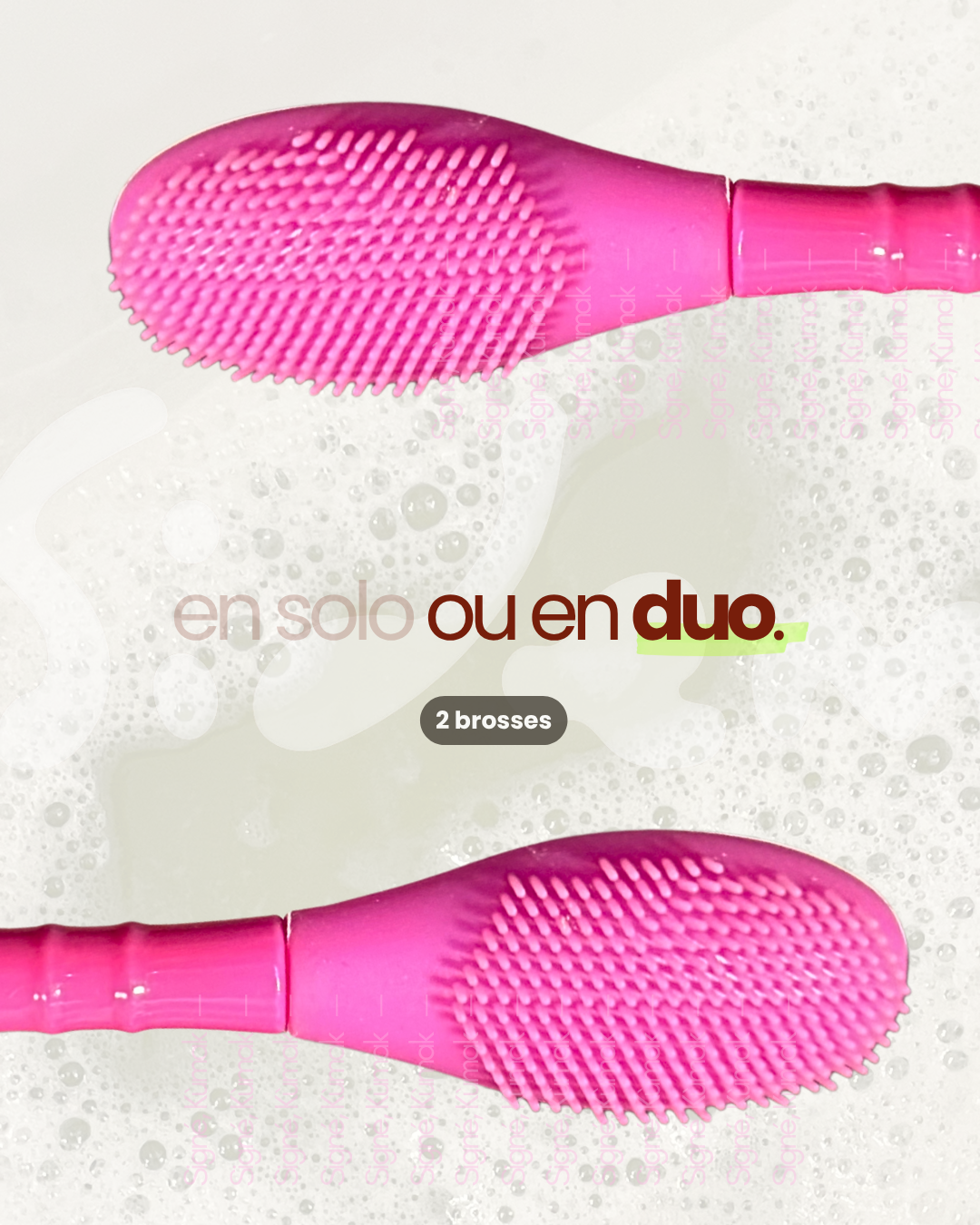 Deux brosses visage en silicone rose Signé Kùmak, en duo