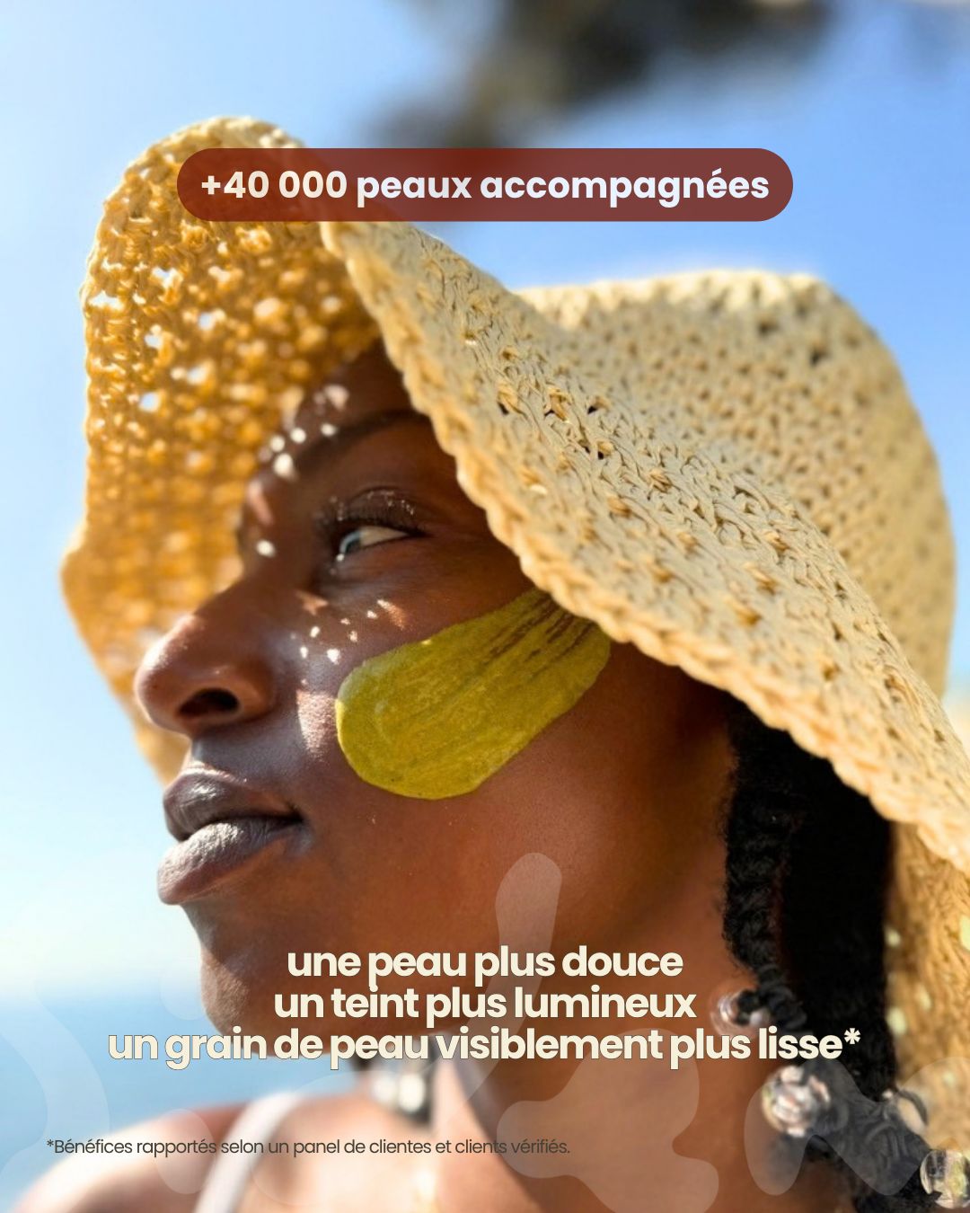 Femme au soleil, masque SIDEM au jujubier sur la joue