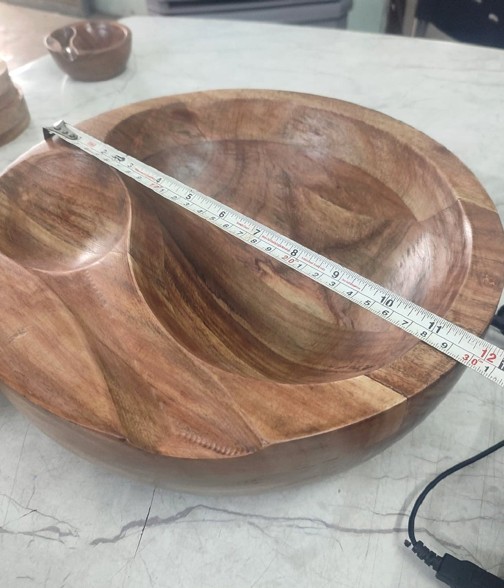 Grand bol SIDEM en bois d’acacia, en cours de finition, mesuré
